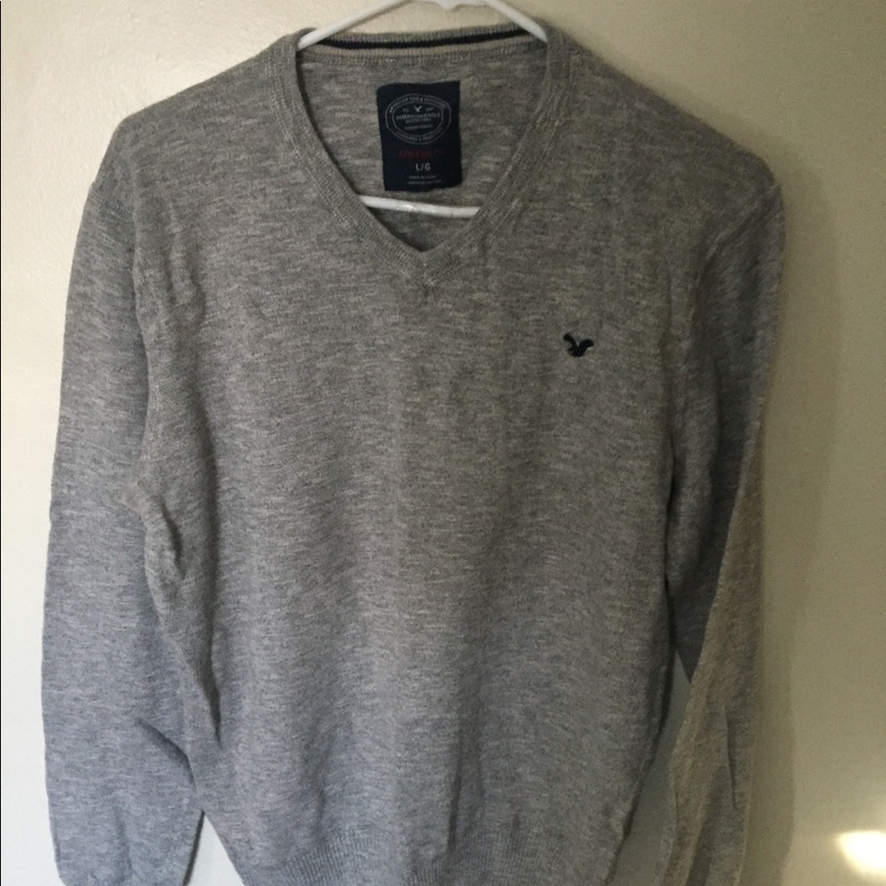 American Eagle V neck sweater